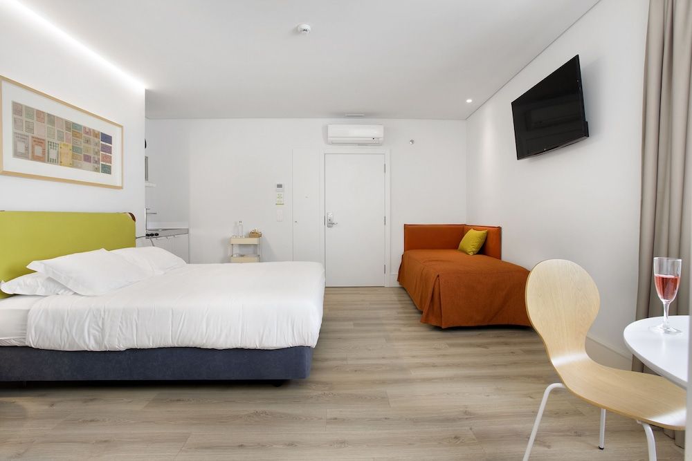 Lisbon Serviced Apartments - Ascensor da Bica Superior Studio, City View 5