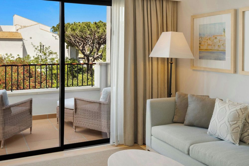 Pine Cliffs Ocean Suites, a Luxury Collection Resort & Spa Junior Suite, 1 Queen Bed, Resort View 7