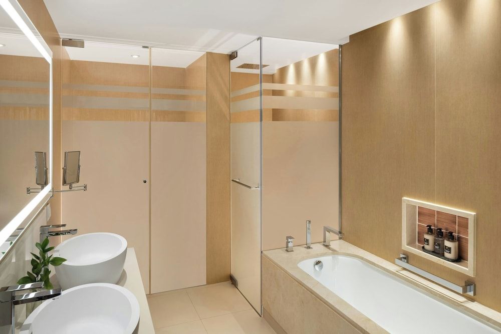 Pine Cliffs Ocean Suites, a Luxury Collection Resort & Spa Junior Suite, 1 Queen Bed, Resort View 5