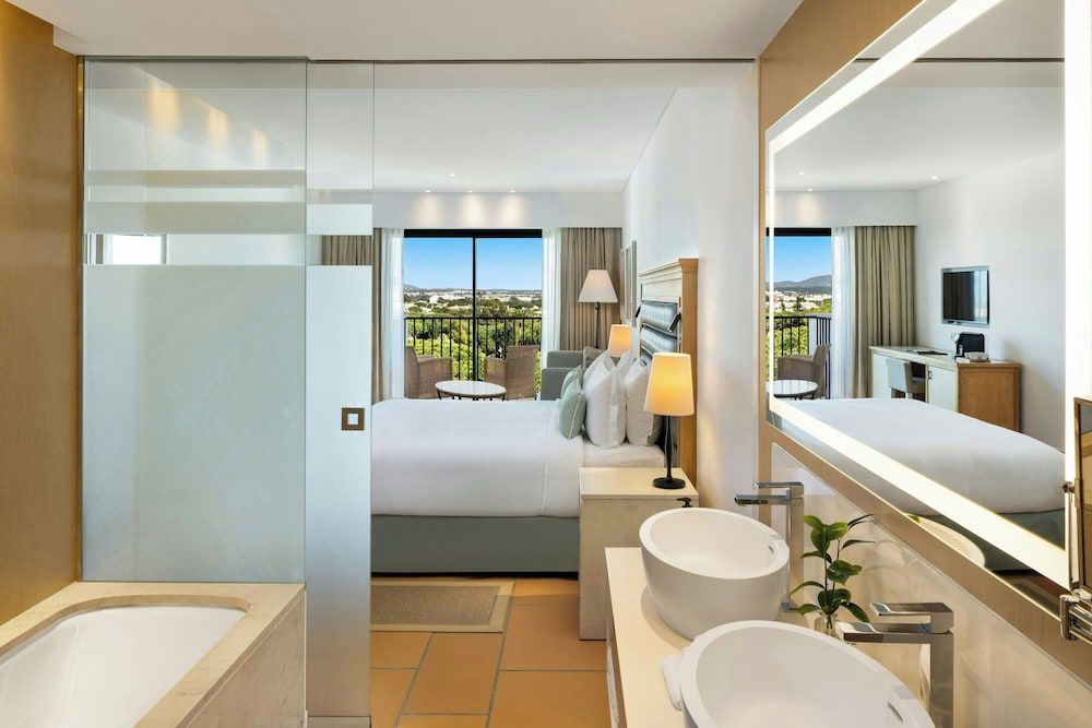 Pine Cliffs Ocean Suites, a Luxury Collection Resort & Spa Junior Suite, 1 Queen Bed, Resort View 4