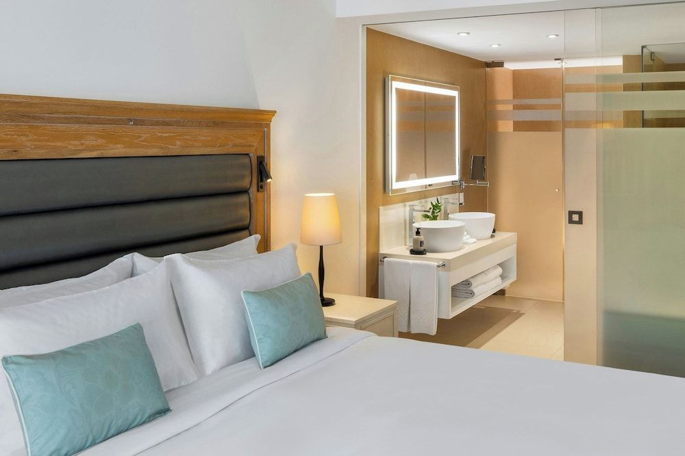 Pine Cliffs Ocean Suites, a Luxury Collection Resort & Spa Junior Suite, 1 Queen Bed, Resort View