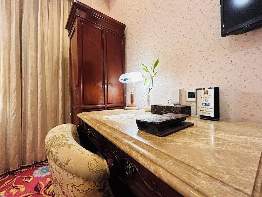 Royal Seasons Hotel Taipei Nanjing West Standard Room, 1 Queen Bed, No Windows (Connecting/adjoining rooms available) (Classic building) 11