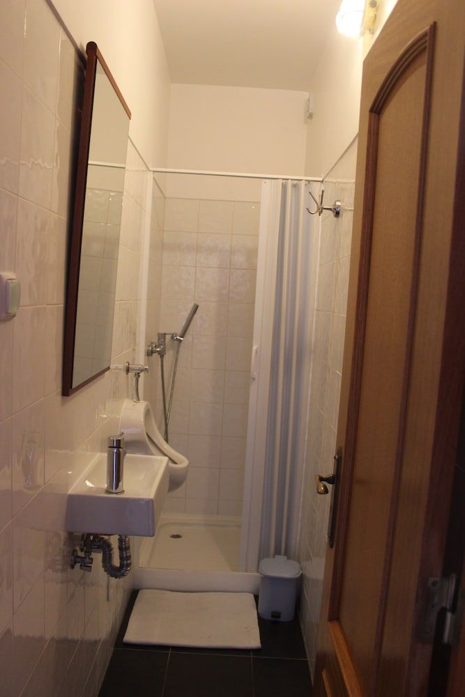 Ericeira Chill Hill Hostel & Private Rooms Shared Dormitory, Mixed Dorm, Shared Bathroom, Ground Floor (1 Bed in a 6 Bed Dorm) 11