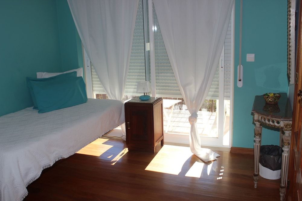 Ericeira Chill Hill Hostel & Private Rooms Double Room, Shared Bathroom, Sea View (Turquoise Ocean) 14