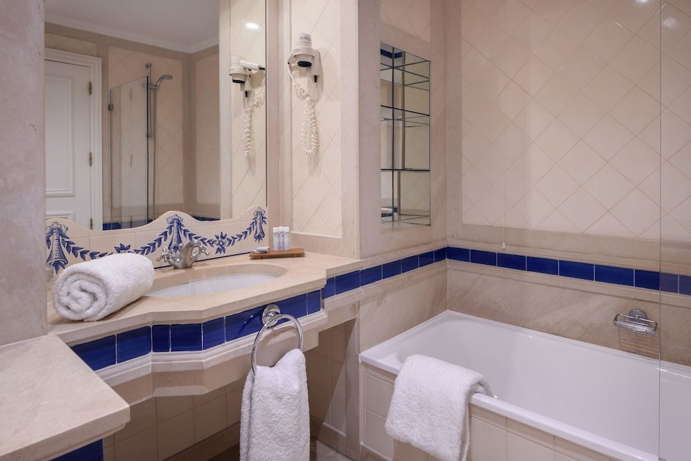 M'AR De AR Muralhas Classic Room, Balcony, Pool View 4