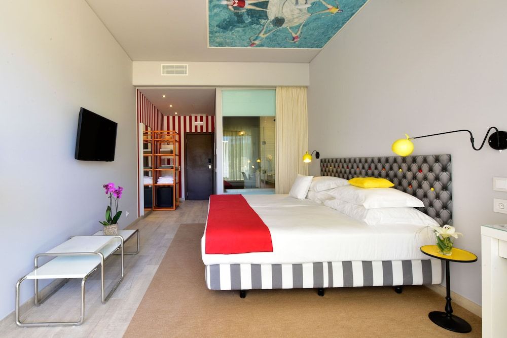 Deluxe Double or Twin Room, Pool View