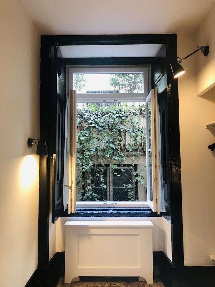 AlmaLusa Baixa & Chiado Standard Room (Interior Patio View) 7