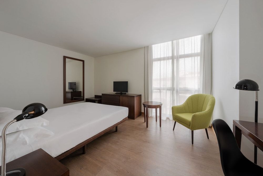 Neat Hotel Avenida Single Room 2