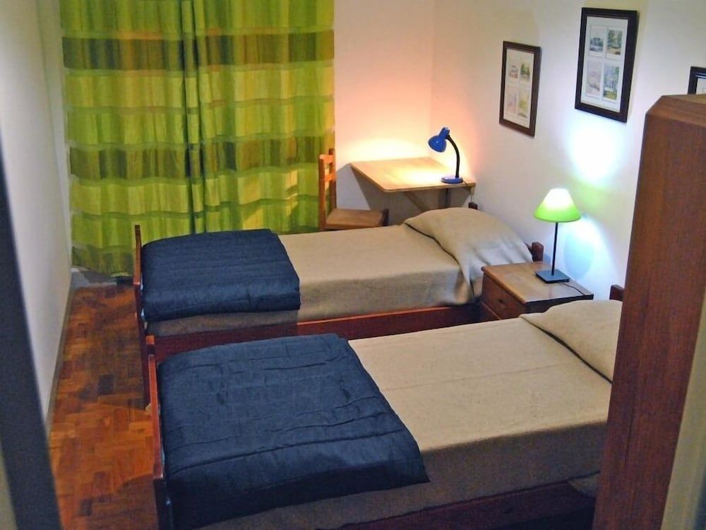 Tagus Host Twin Room, Shared Bathroom 4