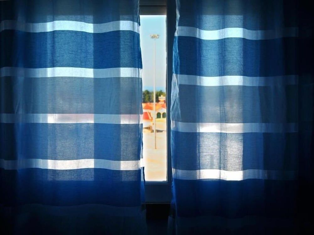 Tagus Host Twin Room, Shared Bathroom 7