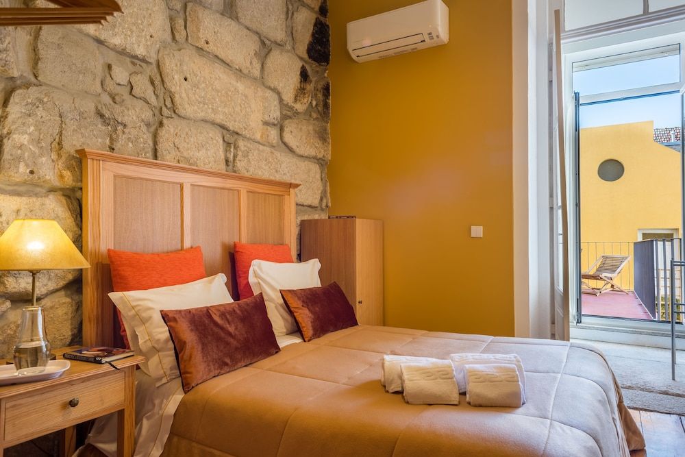 Deluxe Apartment, 2 Bedrooms, Balcony (STONE YELLOW)