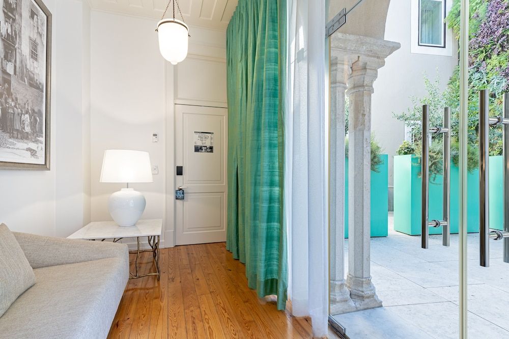 Santiago de Alfama - Boutique Hotel Deluxe Room (King) 8