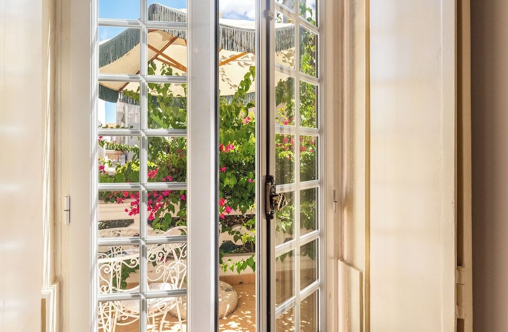 Suite Deluxe with Terrace & Garden View