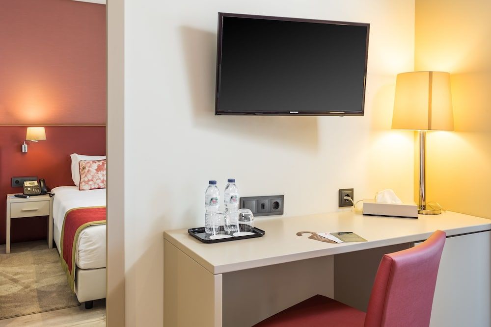 Empire Lisbon Hotel Standard Twin Room 25