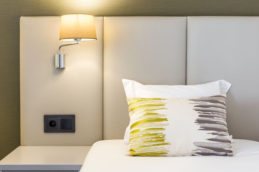 Empire Lisbon Hotel Standard Twin Room 7