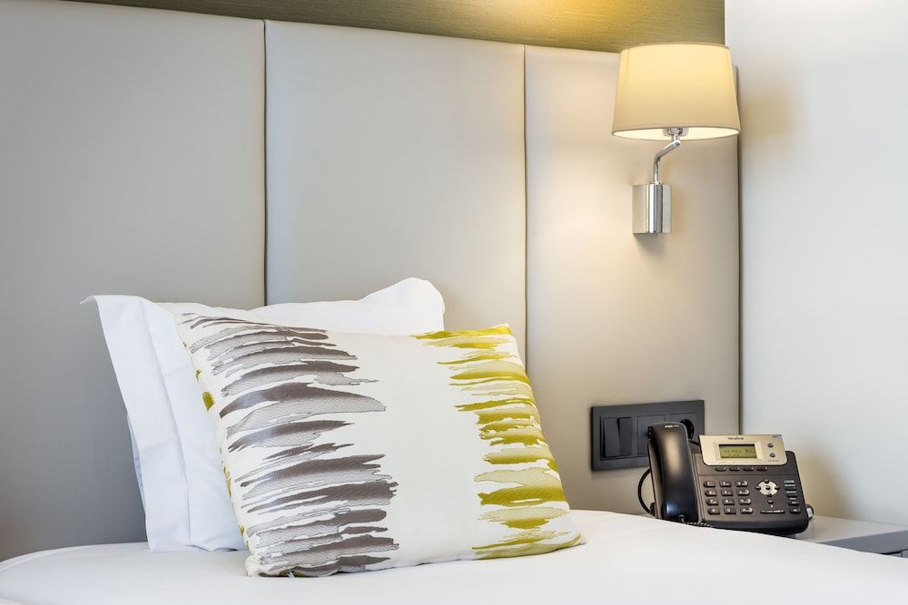 Empire Lisbon Hotel Standard Twin Room 10