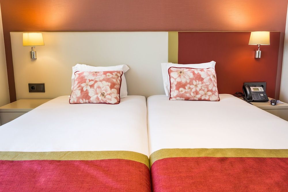 Empire Lisbon Hotel Standard Twin Room 15