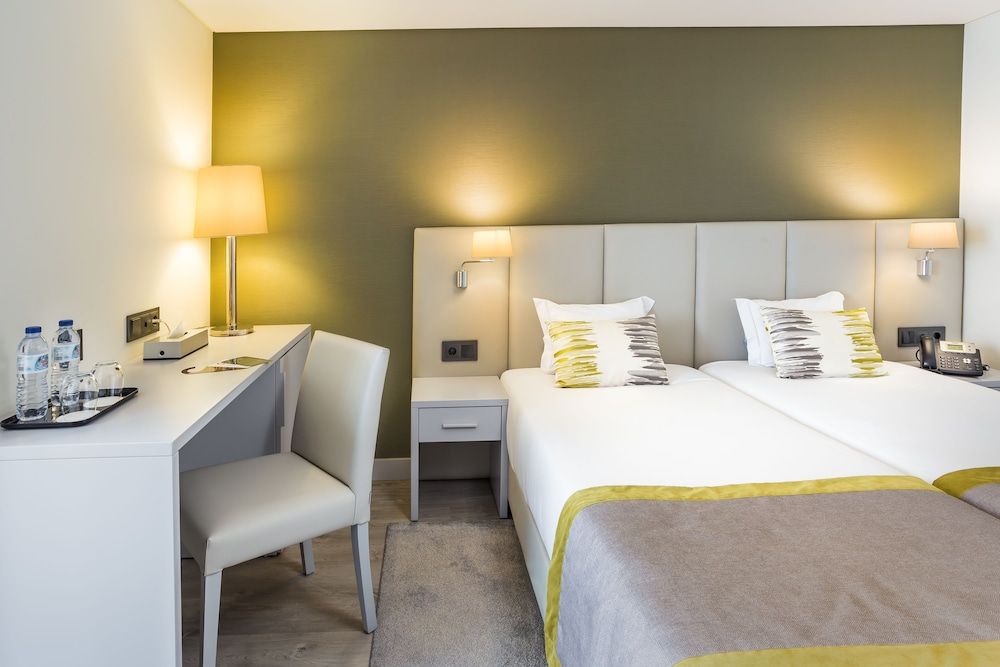 Empire Lisbon Hotel Standard Twin Room 3