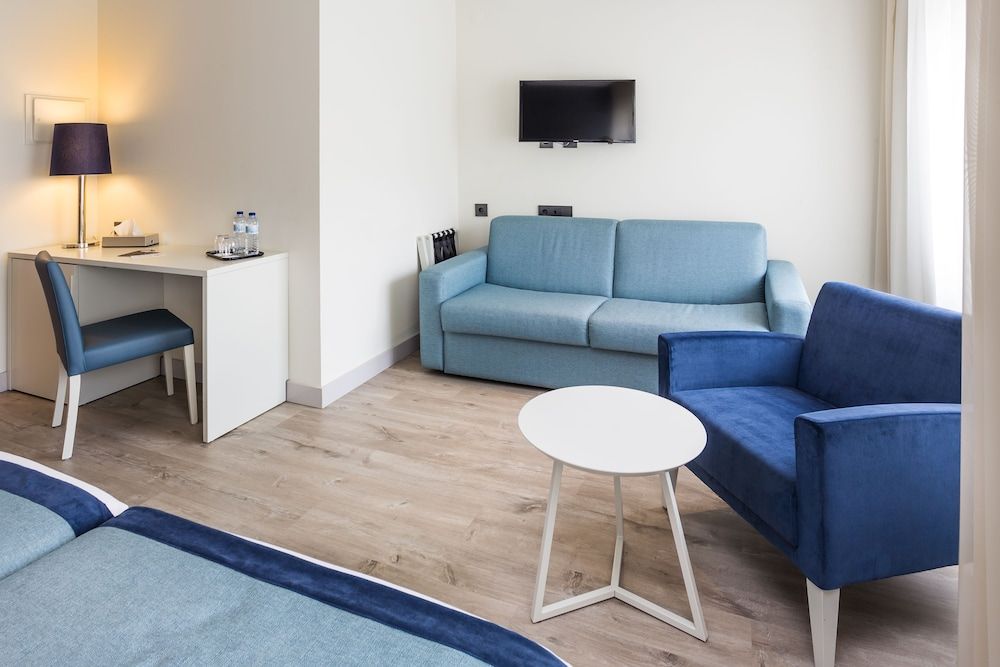 Empire Lisbon Hotel Standard Twin Room 23