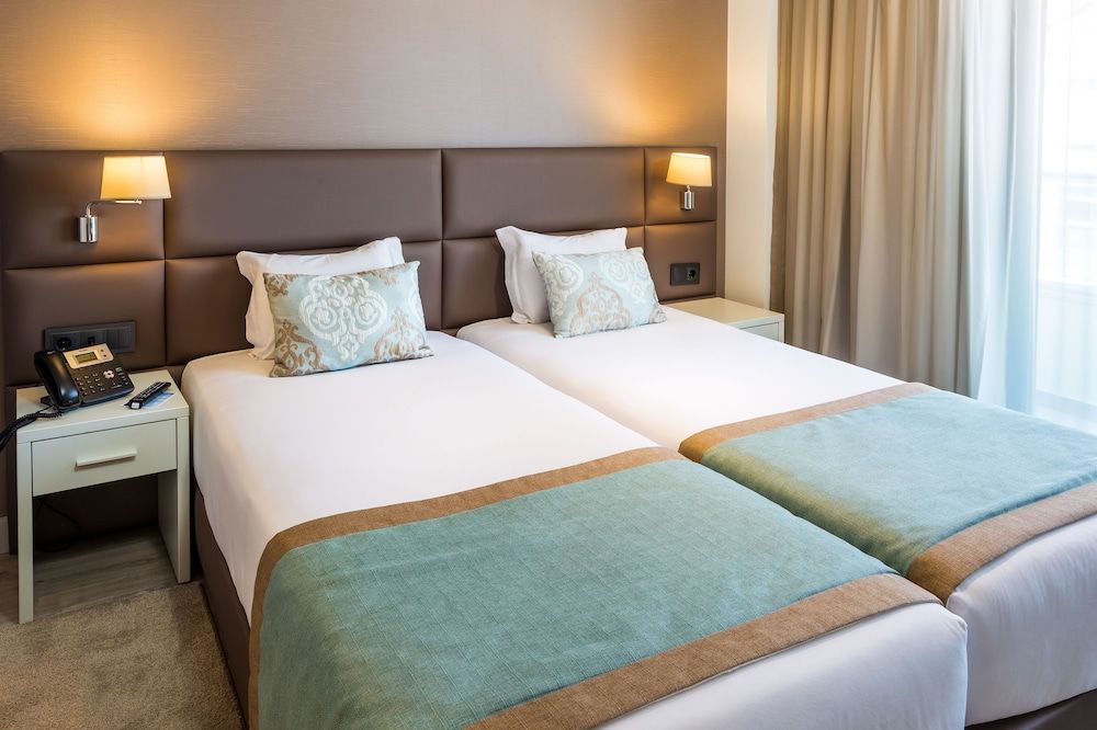 Empire Lisbon Hotel Standard Twin Room 4