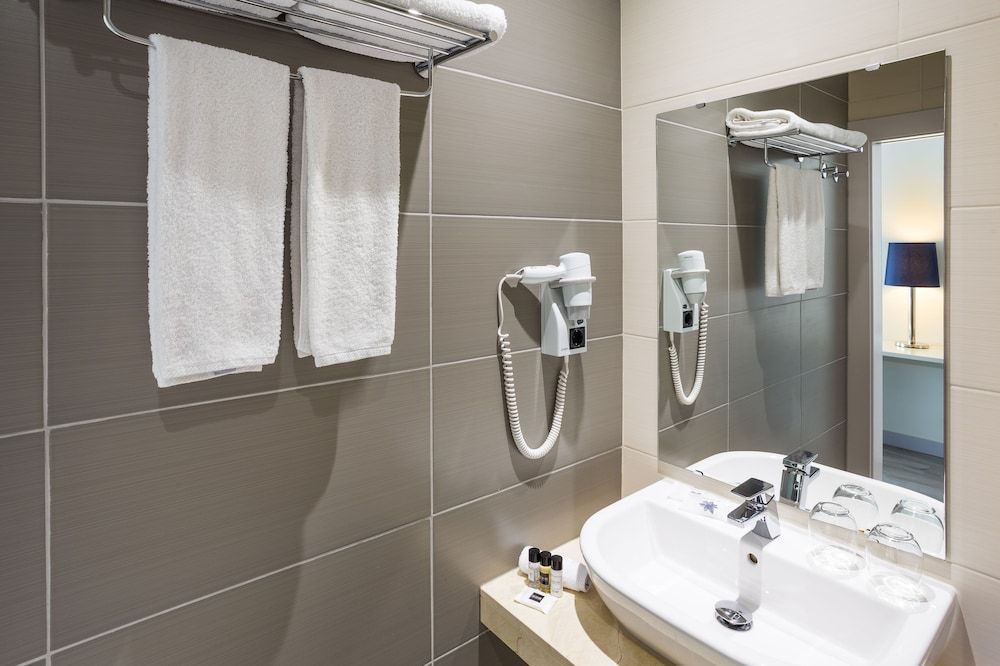 Empire Lisbon Hotel Standard Twin Room 22