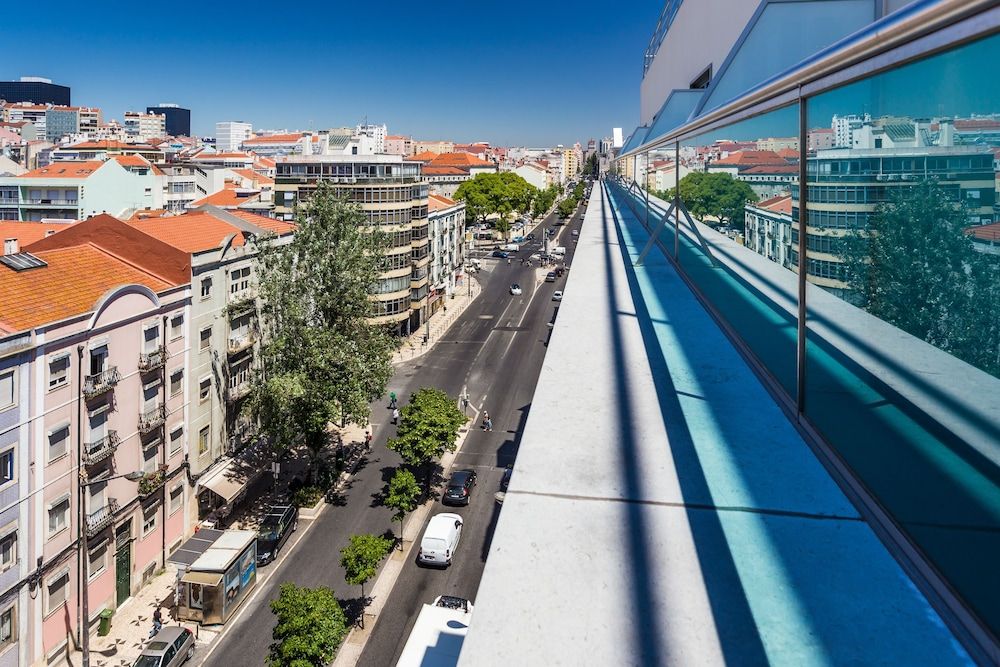 Empire Lisbon Hotel Standard Twin Room 17