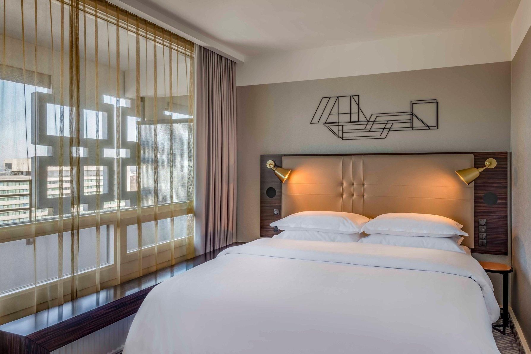 Junior Suite, 1 King, Balcony