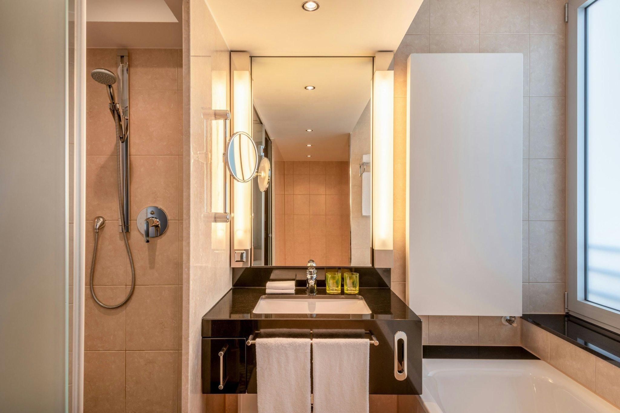 Deluxe Suite, 2 Bedroom Suite, Bedroom 1: 1 King, Bedroom 2: 1 King, Sofa Bed