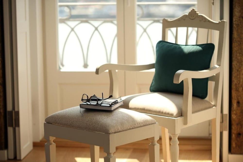 1872 River House by Olivia Charm Room with City View 18