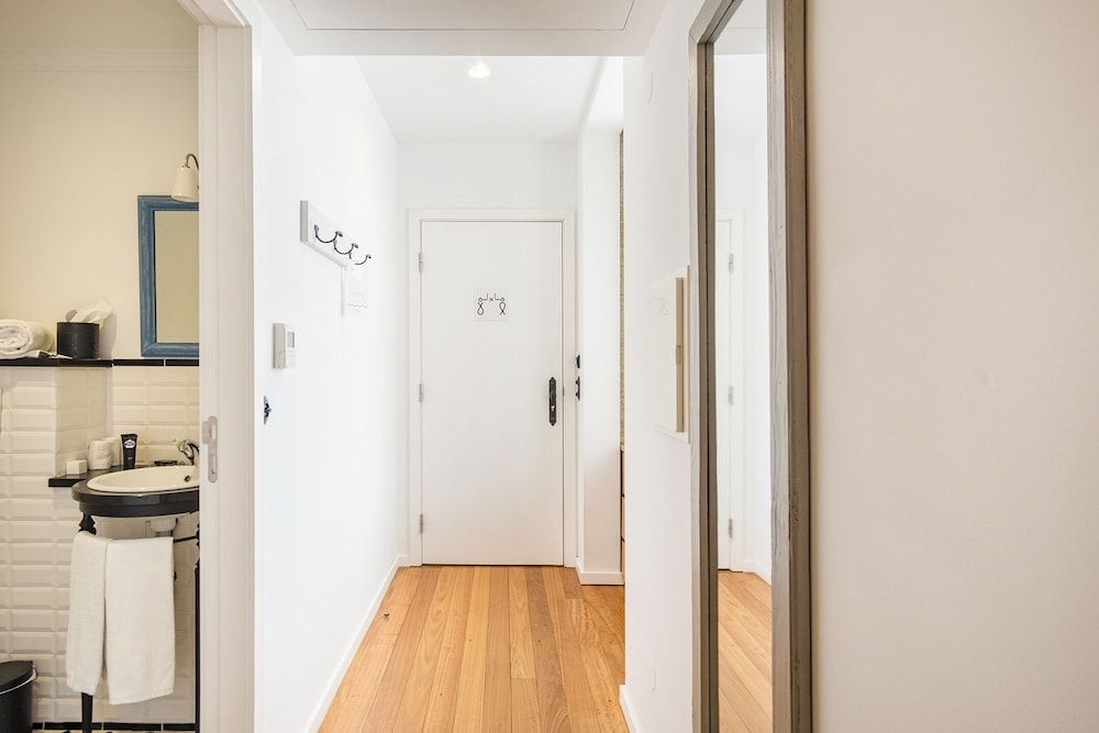 1872 River House by Olivia Charm Room with City View 13