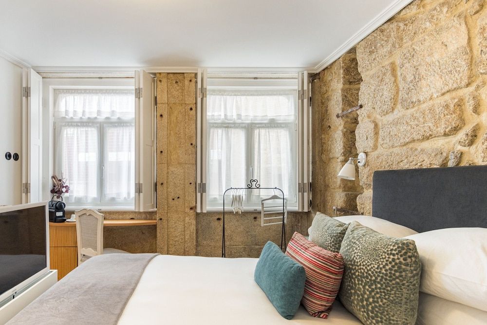 1872 River House by Olivia Charm Room with City View 10