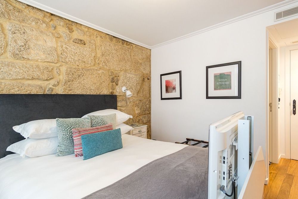 1872 River House by Olivia Charm Room with City View 6