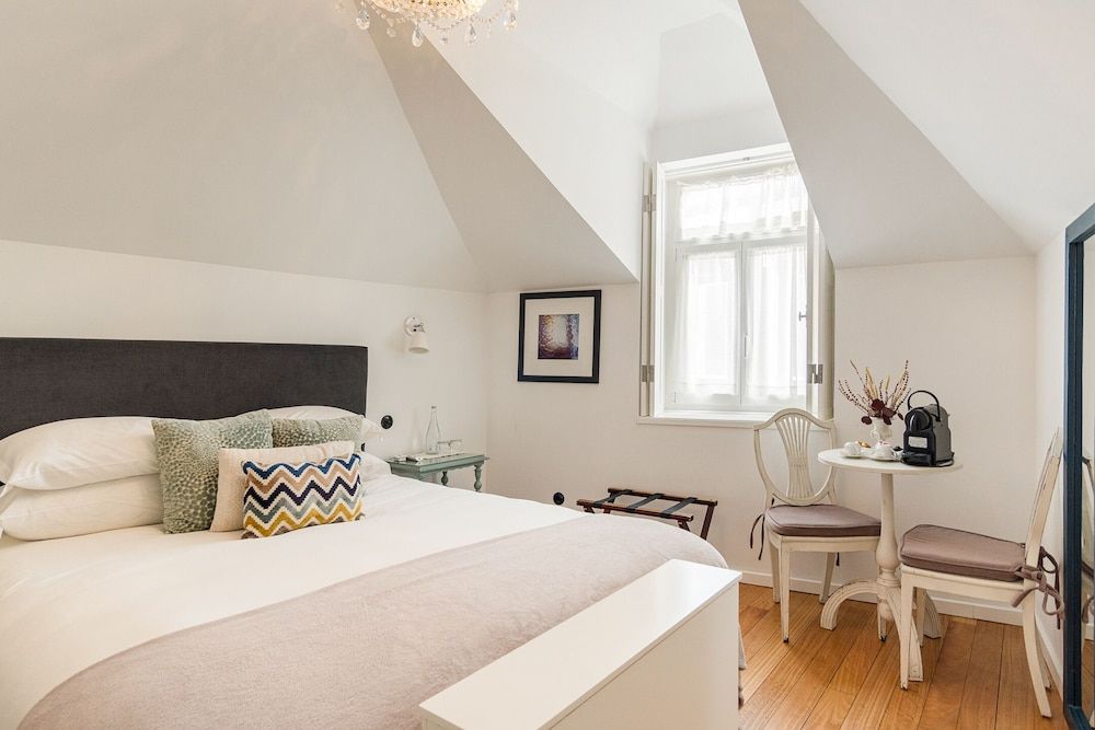 1872 River House by Olivia Charm Room with City View 5