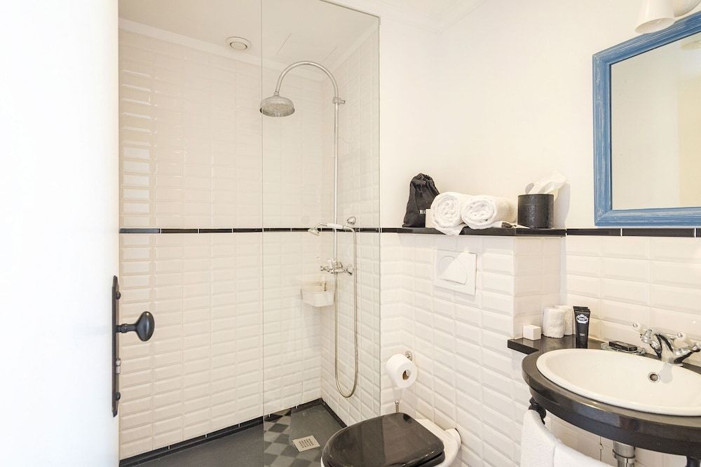 1872 River House by Olivia Charm Room with City View 16