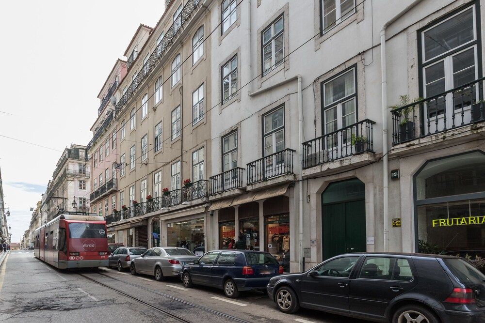 undefined Baixa Modern Three-Bedroom Apartment - by LU Holidays 2