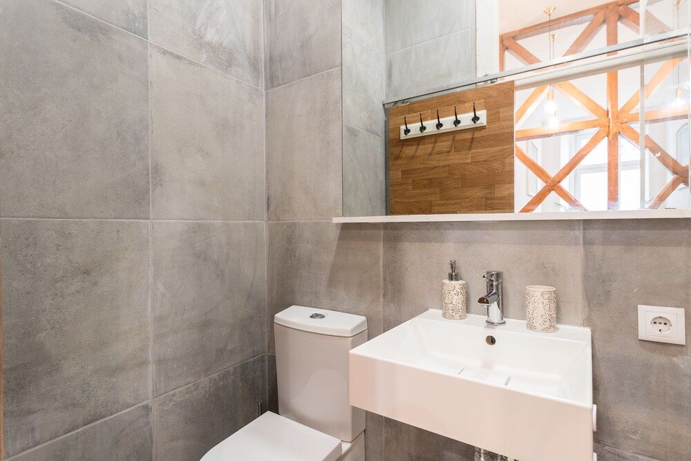 Baixa Modern Three-Bedroom Apartment - by LU Holidays Apartment, 3 Bedrooms 20