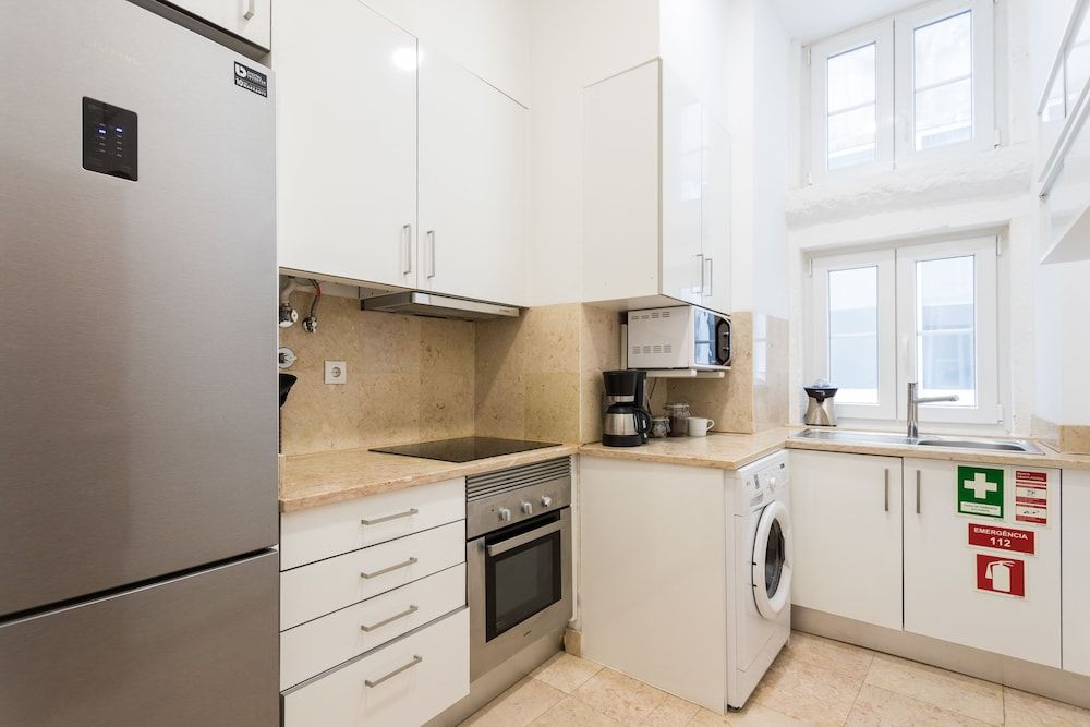 Baixa Modern Three-Bedroom Apartment - by LU Holidays Apartment, 3 Bedrooms 14