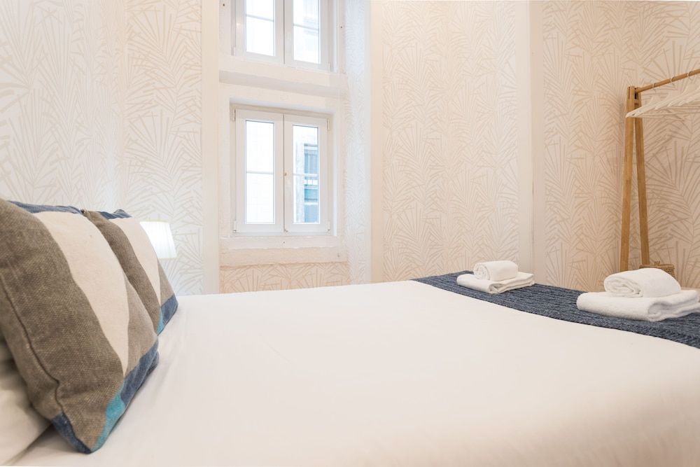 Baixa Modern Three-Bedroom Apartment - by LU Holidays Apartment, 3 Bedrooms 11