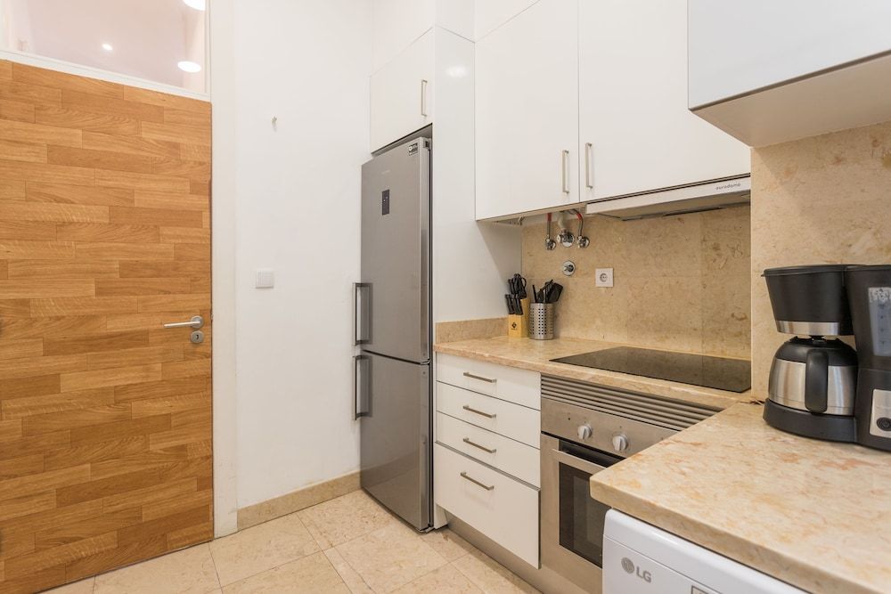 Baixa Modern Three-Bedroom Apartment - by LU Holidays Apartment, 3 Bedrooms 13