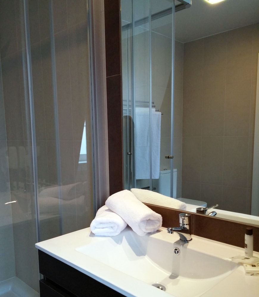 Lisbon Arsenal Suites Standard Double Room 8