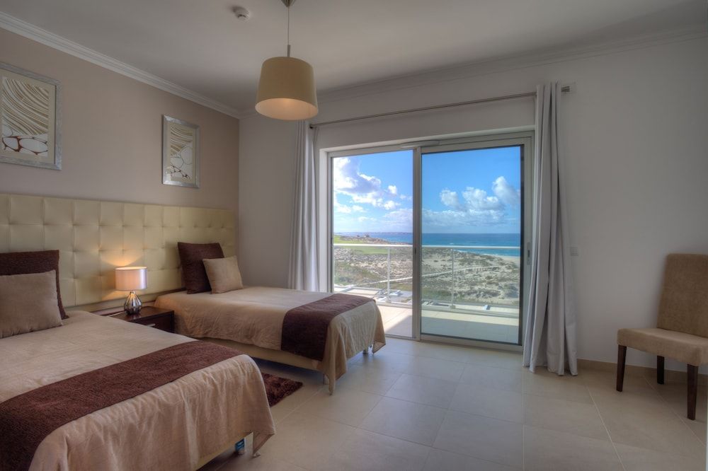 The Beachfront Praia D'el Rey Golf & Beach Resort Deluxe Townhome, 3 Bedrooms, Sea View, Sea Facing