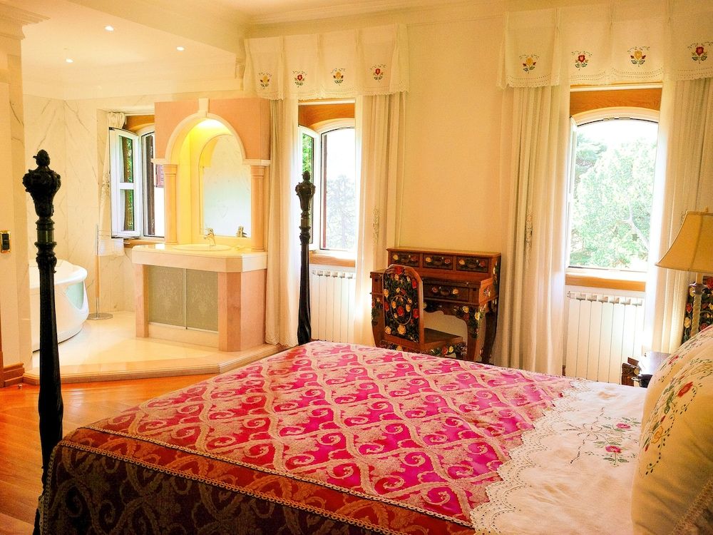 Sintra Marmòris Palace Deluxe Room, Garden View 9