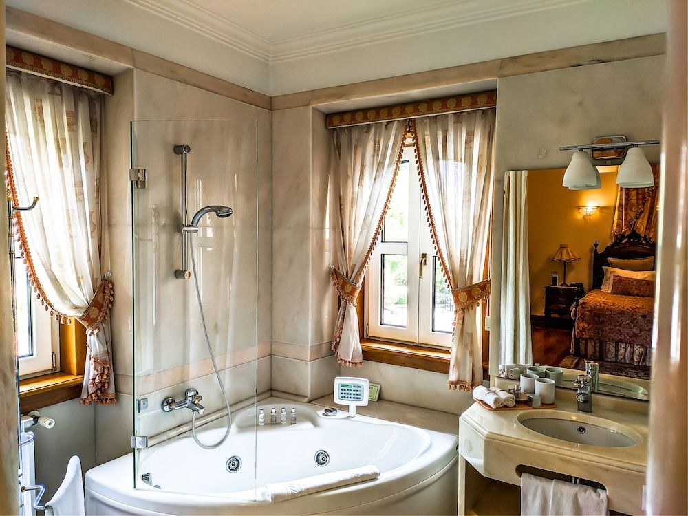 Sintra Marmòris Palace Deluxe Room, Garden View 11