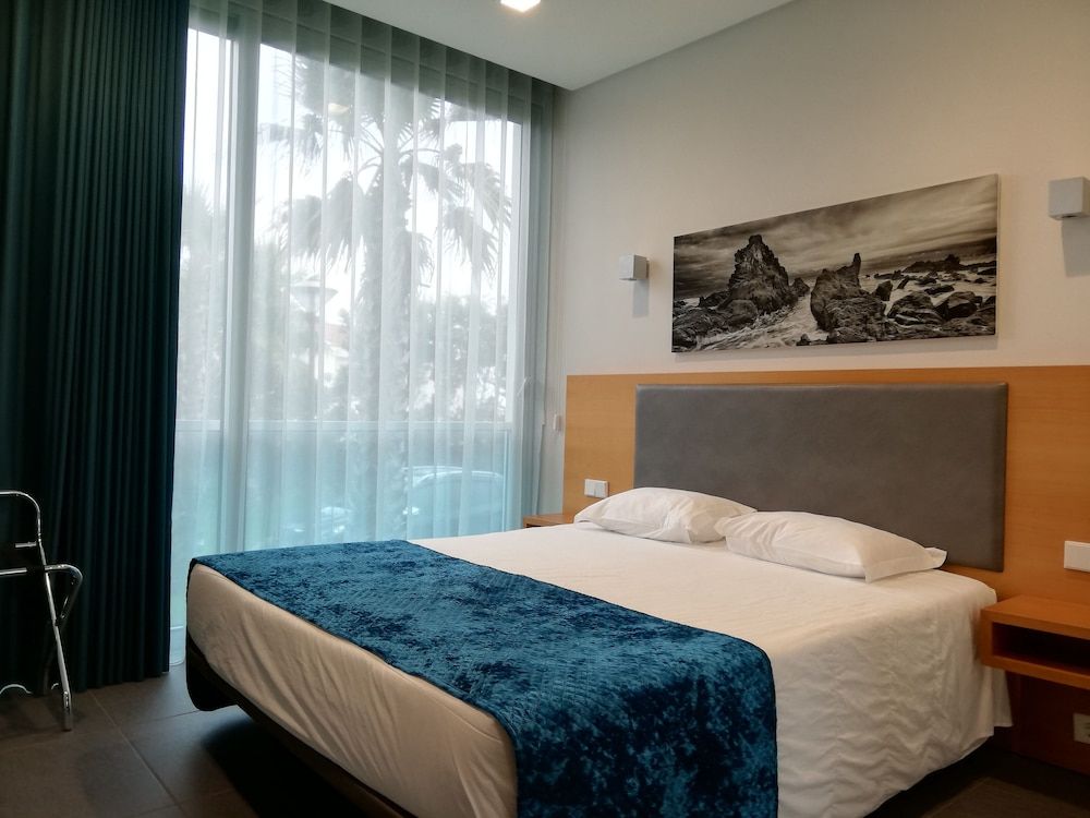 Whales Bay Hotel Apartment, 2 Bedrooms (4 Adults + 2 Children) 3