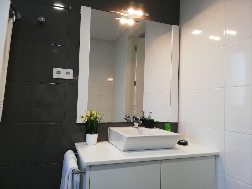 Whales Bay Hotel Apartment, 2 Bedrooms (4 Adults + 2 Children) 5