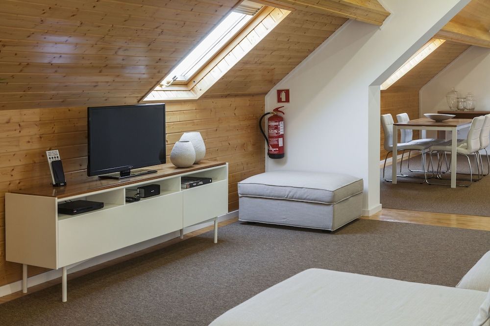 BO - Fernandes Tomás Deluxe Loft, 2 Bedrooms 15