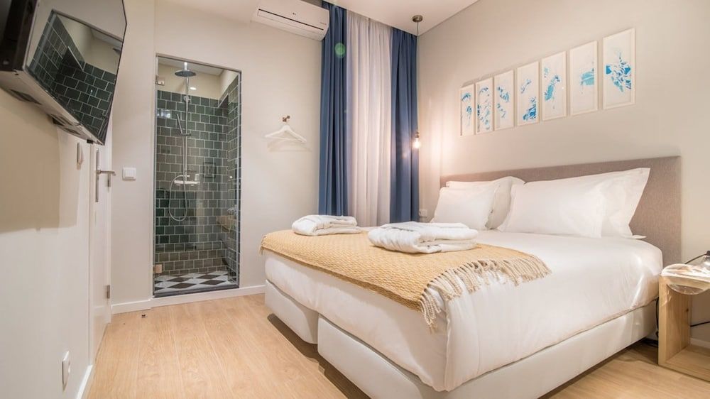 undefined Esqina Urban Lodge