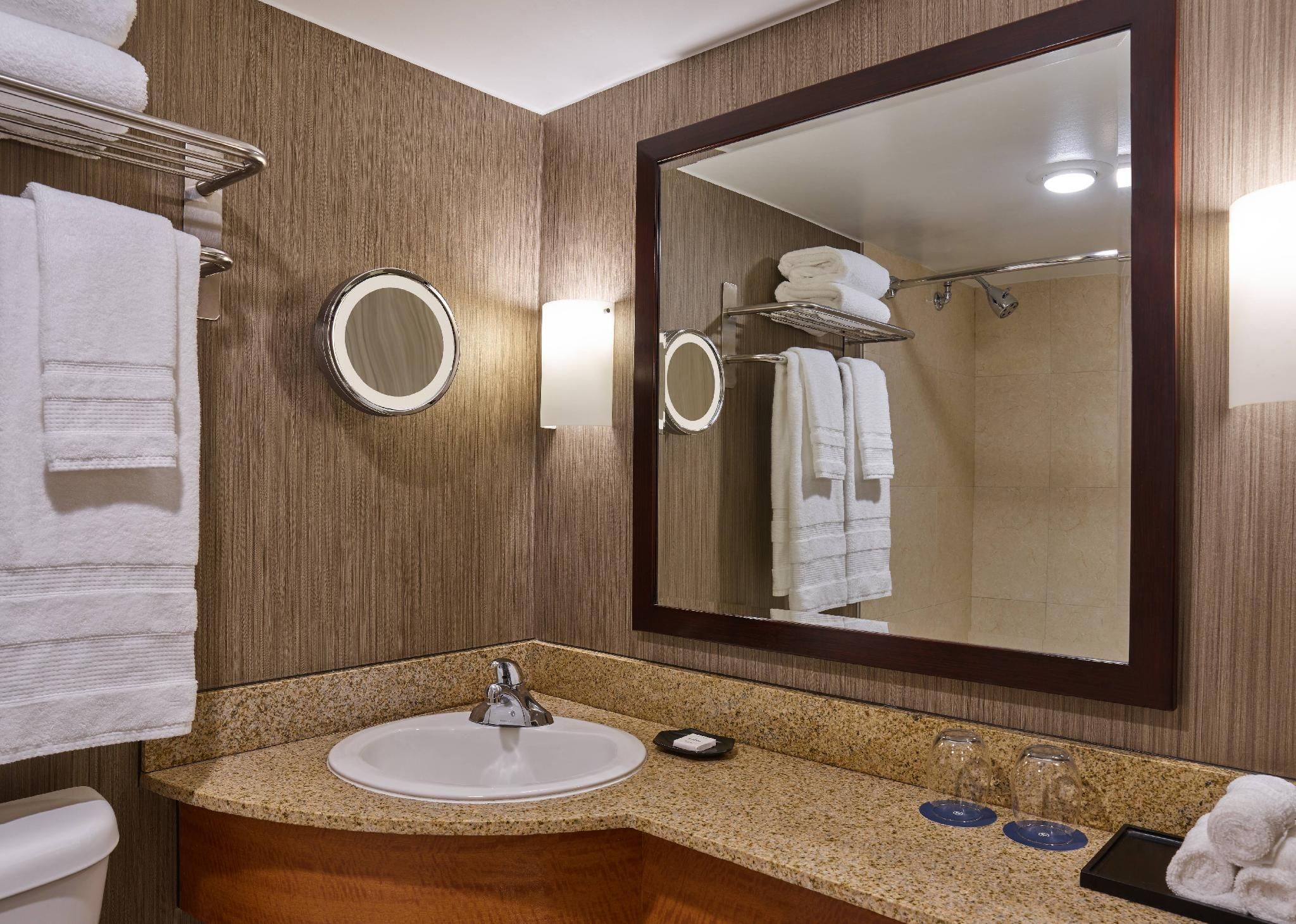 2 Queen Beds, Corner Suite, Non-Smoking
