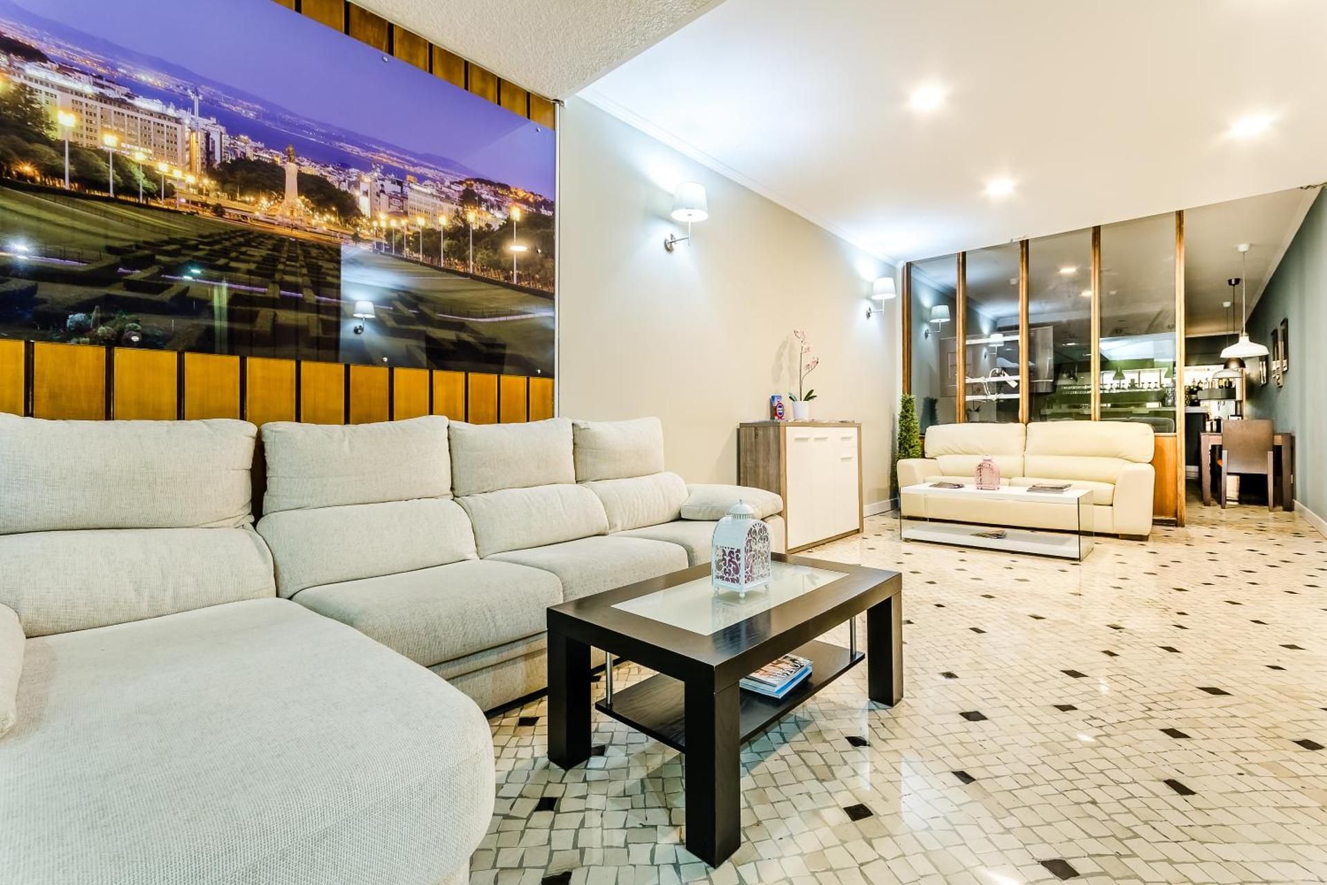 Shared lounge/TV area