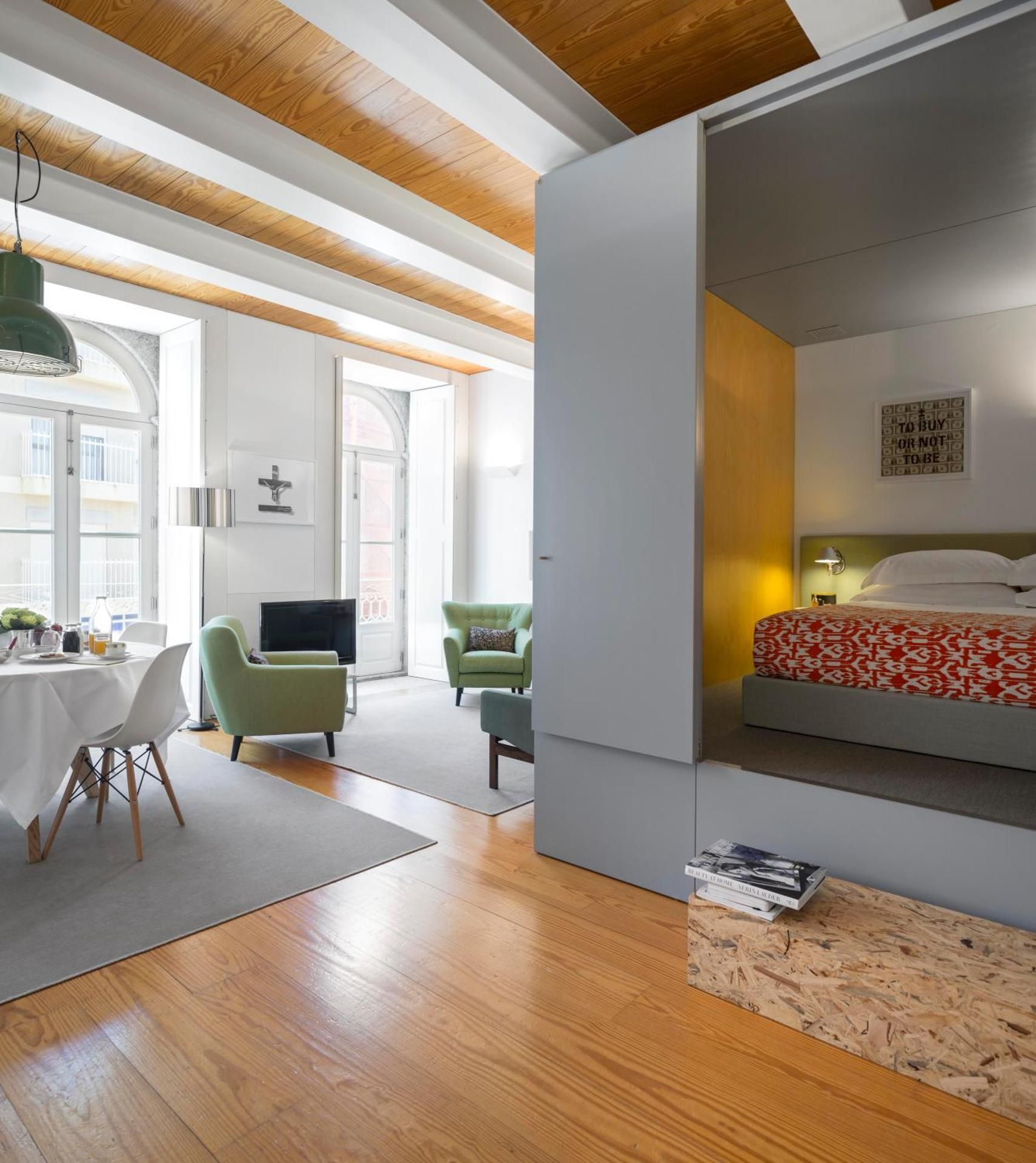 One-Bedroom Apartment With City View